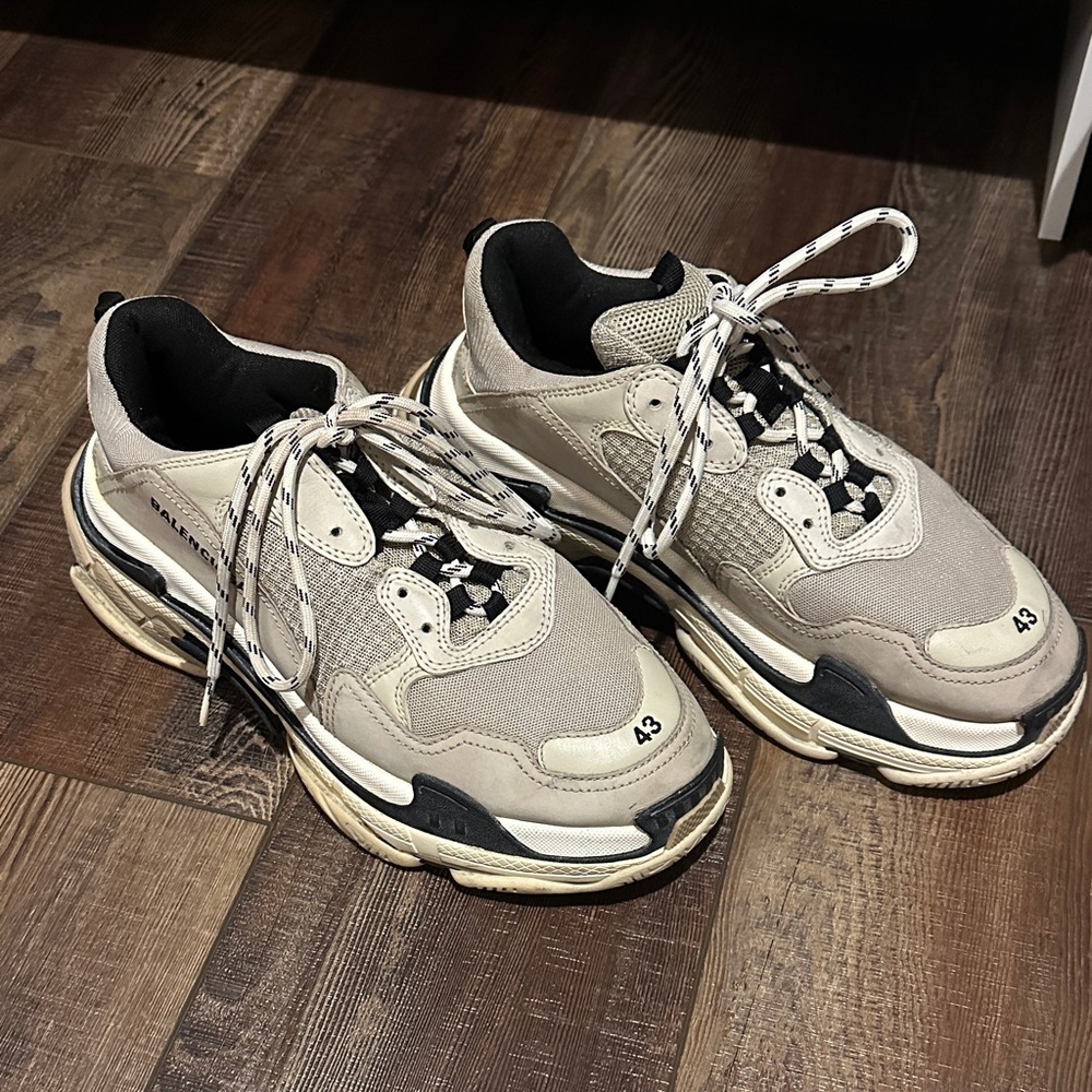 Balenciaga Men's Cream and Black Sneakers